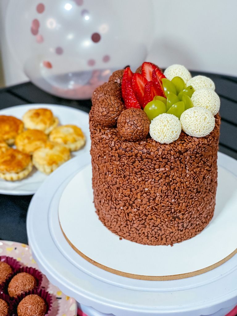 Bolo de aniversário 50 anos azul com cobertura de açúcar e icing – Love In  a Cake