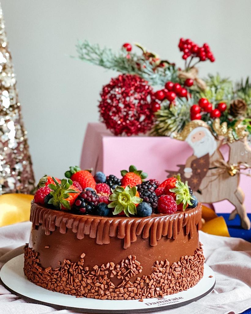 Bolo quadrado com flores - LOLA - Salgados, Bolos e Doces