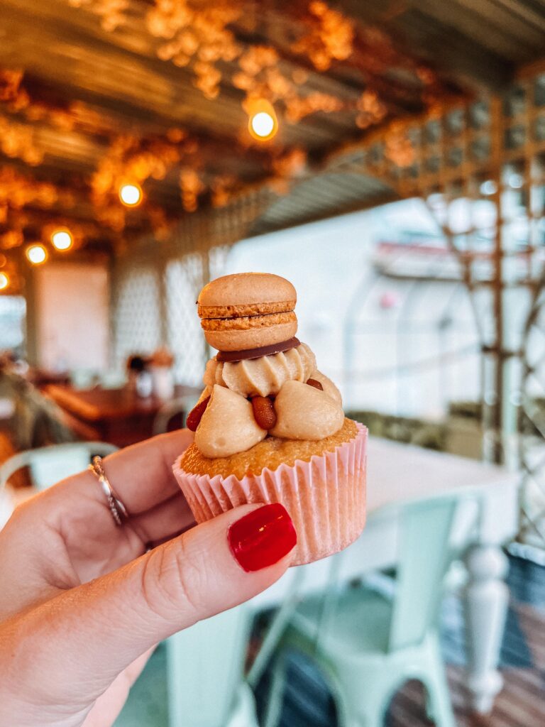 Cafés e docerias em Curitiba que tem a mesma atmosfera da série Bridgerton